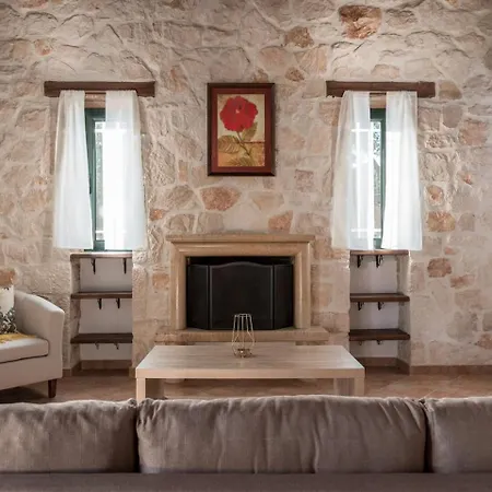 Margarita Villa *